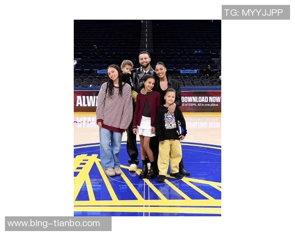 库里分享温馨家庭合照与六口之家共迎2026年幸福时刻