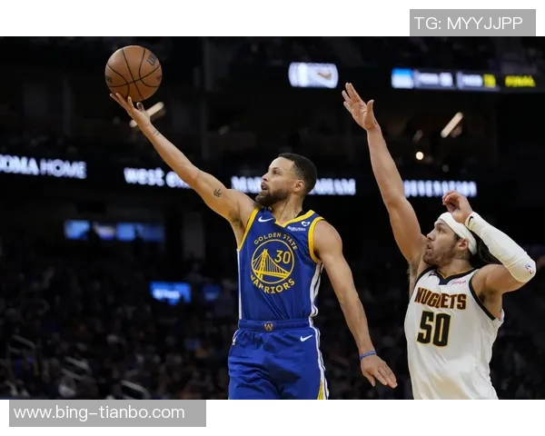 库里谈背靠背赛程挑战称球队在与掘金的较量中展现拼搏精神