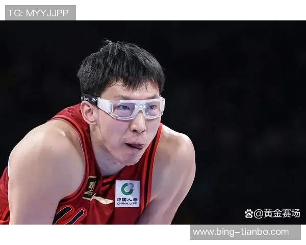 周琦因伤缺席亚洲杯赛场与队友并肩作战全力以赴进行康复训练