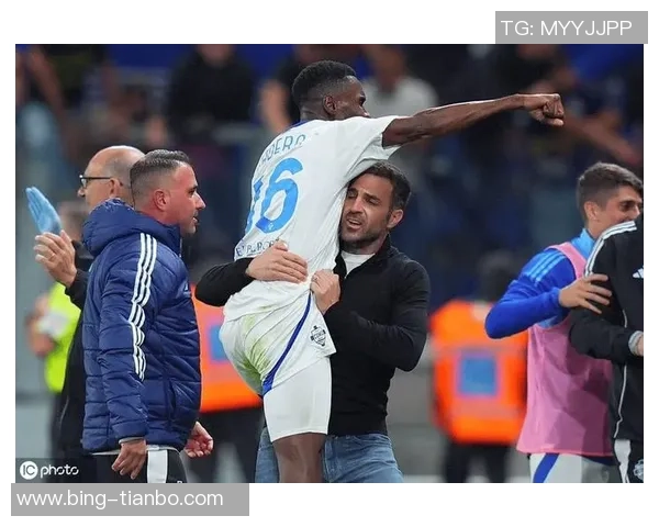 塞内加尔新星迪奥在科莫比赛中受伤法布雷加斯社交媒体遭到猛烈批评