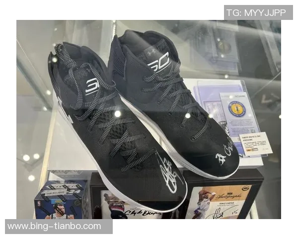 布克赛后手持库里签名鞋款Book1出席采访引发热议